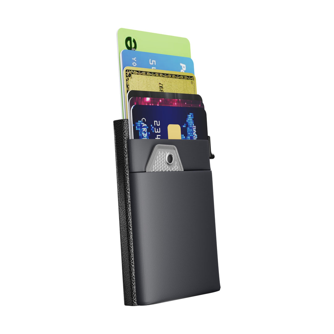 Atlas Xpand MagSafe card wallet with cards slid out